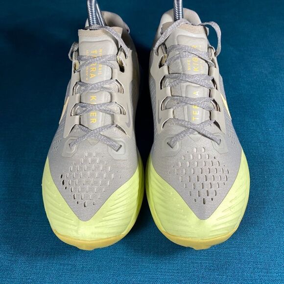 Size 8 - Women’s Nike Air Zoom Terra Multicolor shoes - Picture 5 of 9